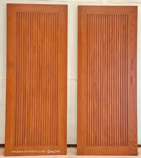 ประตูไม้ 2 บาน