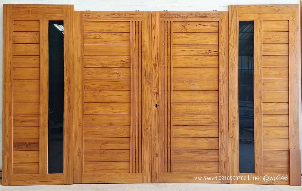 ประตูไม้สักโมเดิร์นบานเลื่อน ช่องกระจก
