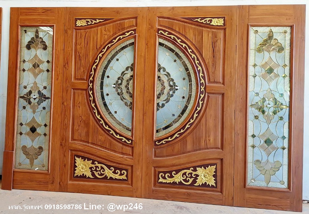 ประตูไม้กระจกนิรภัย