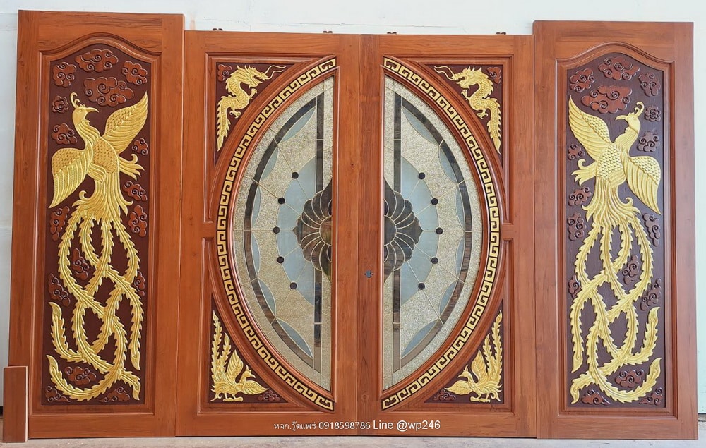 ประตูไม้สักแกะสลัก