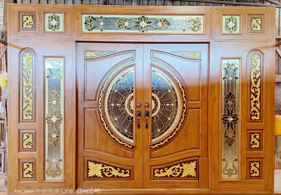 ประตูไม้หน้าบ้านบาพับชุดใหญ่